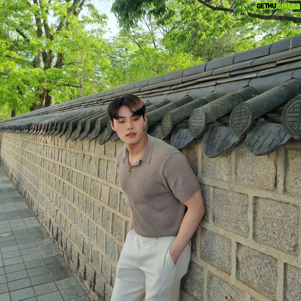 Lee Jae-bin Instagram - 너희들과 함께 떠난 여행이라 더 즐거운 오늘 전주 한옥마을 Jeonju Hanok Village