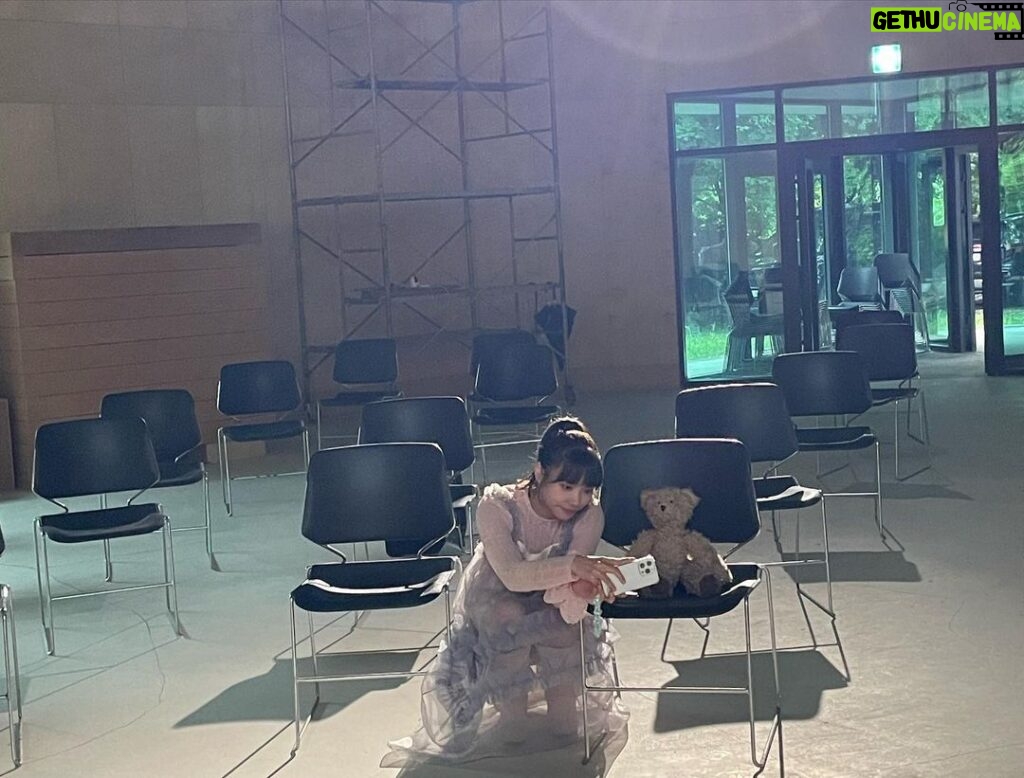 Lee Jin-ah Instagram - 뮤비촬영으로 고생한 곰돌이를 케어 해주는 ASMR 영상이 올라오고 말았어요 헤헤 놀러와주세요✨🎵( 지언 정찬 배우님이 더 고생 ㅠㅠ 하셨어요ㅜㅡㅎㅎ)