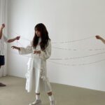 Lee Jin-ah Instagram - 앨범때 찍은 사진들 좀 올려 보겠어 🐻‍❄️ 녹음이 다 끝나기도 전에 사진 먼저 찍은 적은 처음이었다 🧸✨ 막판에 저 하얀 원피스를 입구선 그제서야 편안해져서 웃음이 많이 나왔었던 기억⭐️ ㅎㅎㅎ #비하인드컷#albumphoto