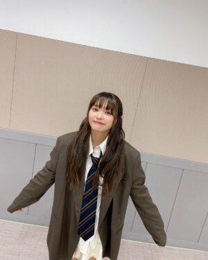Lee Jin-ah Instagram - 오늘 감동 받고 , 눈물 날것 같은걸 잘 참으면서 씩씩하게 팬분들의 순수하고 이쁜 마음들과 인사했어요 😎정말 한명 한명 너무 사랑스럽고 소중했어요 반가웠어요 💛조심히 들어가요🧸나의 두번째 팬싸인회🎤🖊️