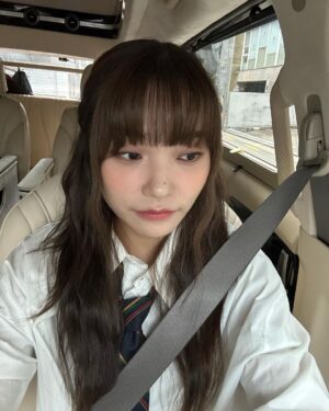 Lee Jin-ah Instagram - 오늘 감동 받고 , 눈물 날것 같은걸 잘 참으면서 씩씩하게 팬분들의 순수하고 이쁜 마음들과 인사했어요 😎정말 한명 한명 너무 사랑스럽고 소중했어요 반가웠어요 💛조심히 들어가요🧸나의 두번째 팬싸인회🎤🖊️