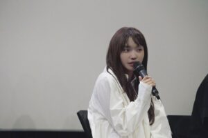Lee Jin-ah Instagram - 어제 음감회에서 이야기를 나누다 보니 뮤직비디오에 대한 애정이 더 생기게 되었어요, 결말이 더 슬프고 더 제 이야기 같은 느낌도 들게 되었어요 ☁️🥲앨범 곡 전부 들려드릴수 있어서 좋았어요 🩵 와주셔서 감사합니다 🐻‍❄️