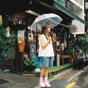 Lee Jin-ah Instagram - AROUND vol.90 매거진에 인터뷰가 실렸어요 호호 마음이 담긴 좋은 이야기와 좋은 사진 찍어주셔서 감사합니다 🐰편하게 이야기 할수 있었던 하루 📚📒✏️ 

Photo Hae Ran
에디터 이주연