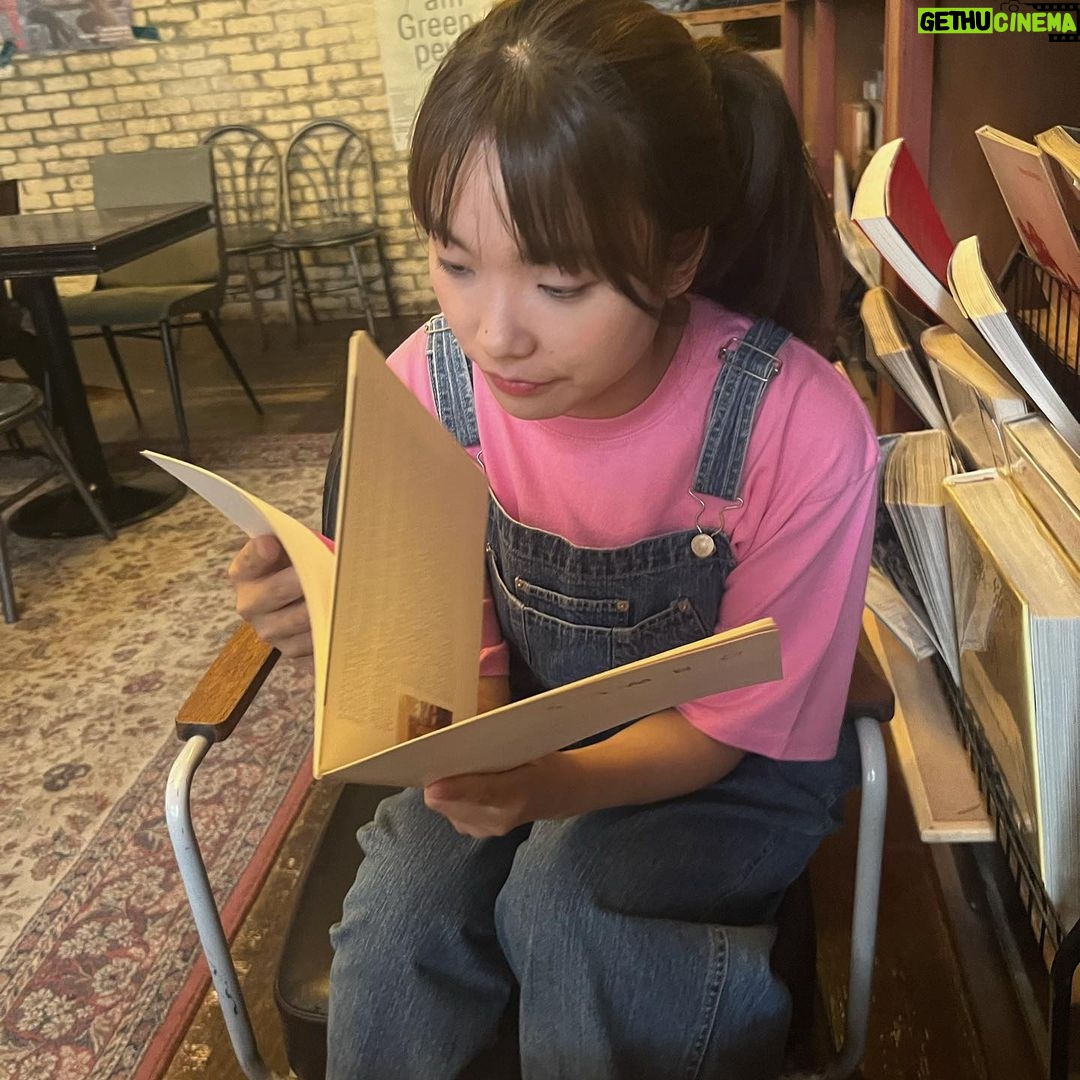 Lee Jin-ah Instagram - 우아아 요즘은 녹음을 많이 하구 있어요 , 재미가 있는것 같구 , 중간 중간 커피도 마시구 쉬기도 하구 하루 하루가 참 감사한것 같네요.. ! 여러분두 잘 지내구 있지요?🙋🏻♀️ 앗 저는 요즘 수박쥬스가 참 맛있어요🍉