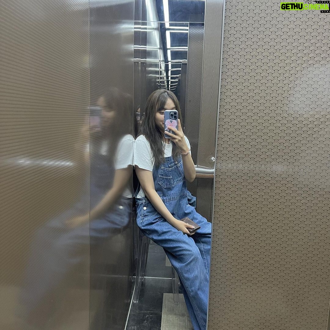 Lee Jin-ah Instagram - 우아아 요즘은 녹음을 많이 하구 있어요 , 재미가 있는것 같구 , 중간 중간 커피도 마시구 쉬기도 하구 하루 하루가 참 감사한것 같네요.. ! 여러분두 잘 지내구 있지요?🙋🏻♀️ 앗 저는 요즘 수박쥬스가 참 맛있어요🍉