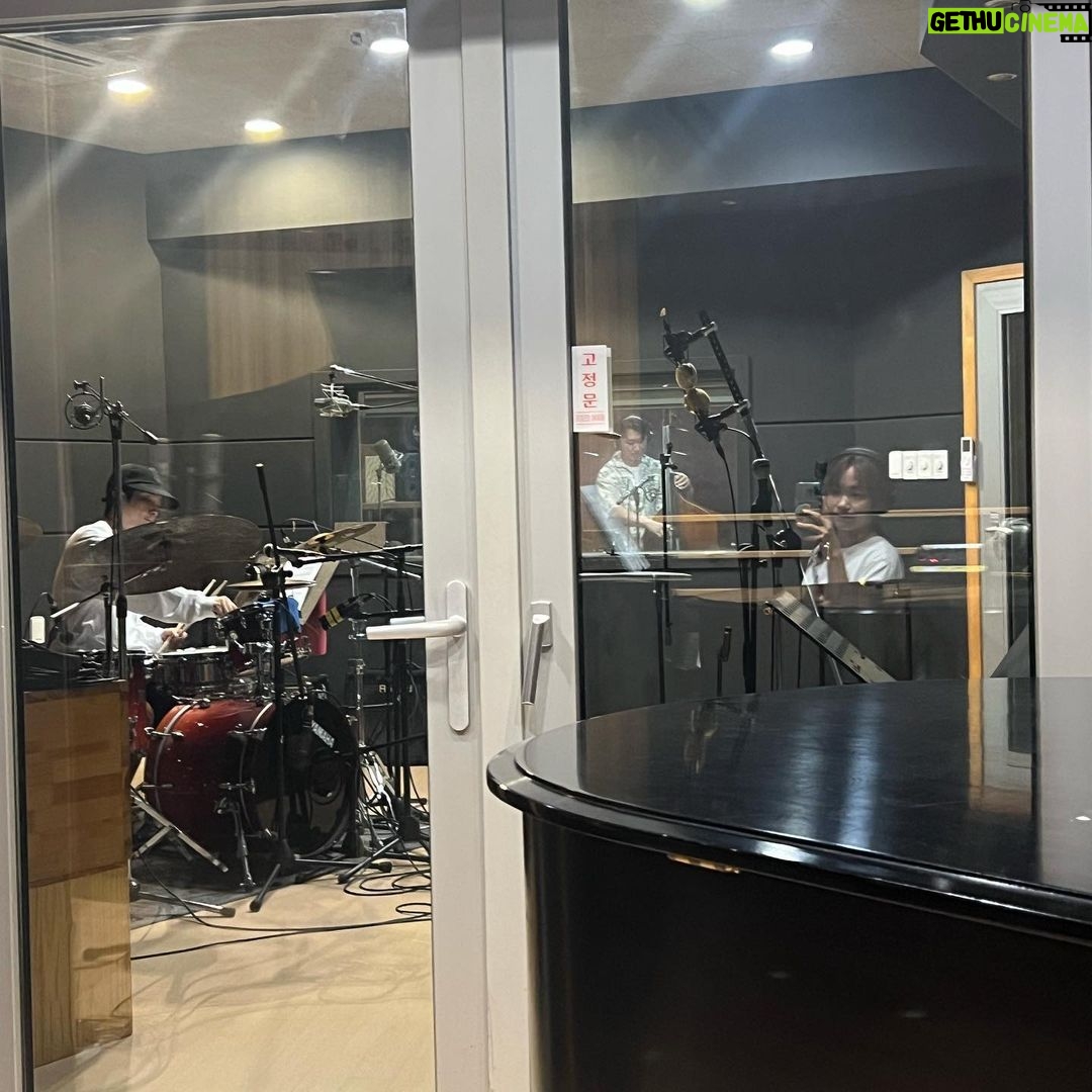 Lee Jin-ah Instagram - 6월의 시작, 이번 달은 노래들을 재밌게 완성 해볼거에요🏠 My small album diary