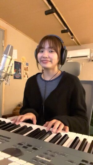 Lee Jin-ah Instagram - 오늘을 찾아요 ✨ 오랜만에 불러 보아요 🎵헤헤  오늘 브이로그도 드디어 업로드를 했답니다:) 프로필 에 주소 누르시면 놀러 오실수 있어요🤍