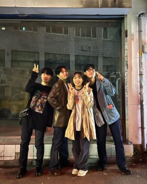 Lee Jin-ah Instagram - 도시의 속마음 : 매일 공사중인 건물같은 나의 음악들을 들려주는것은 매번 참 쑥스럽고 용기가 필요해 . . 아직도 난 모니터를 하지 못했지만 .. 하루 하루 점점 나아지는 사람이 바라며 , 이제 또 새로운 걸음을 걸어보자 ⭐️ 
감사한 마음은 너무 가득하다 , 
한명 한명 너무 고마운데 제대로 인사하지 못한것 같기도 하고 , 차근차근 고마운 마음들을 갚으며 살아야지 🤍