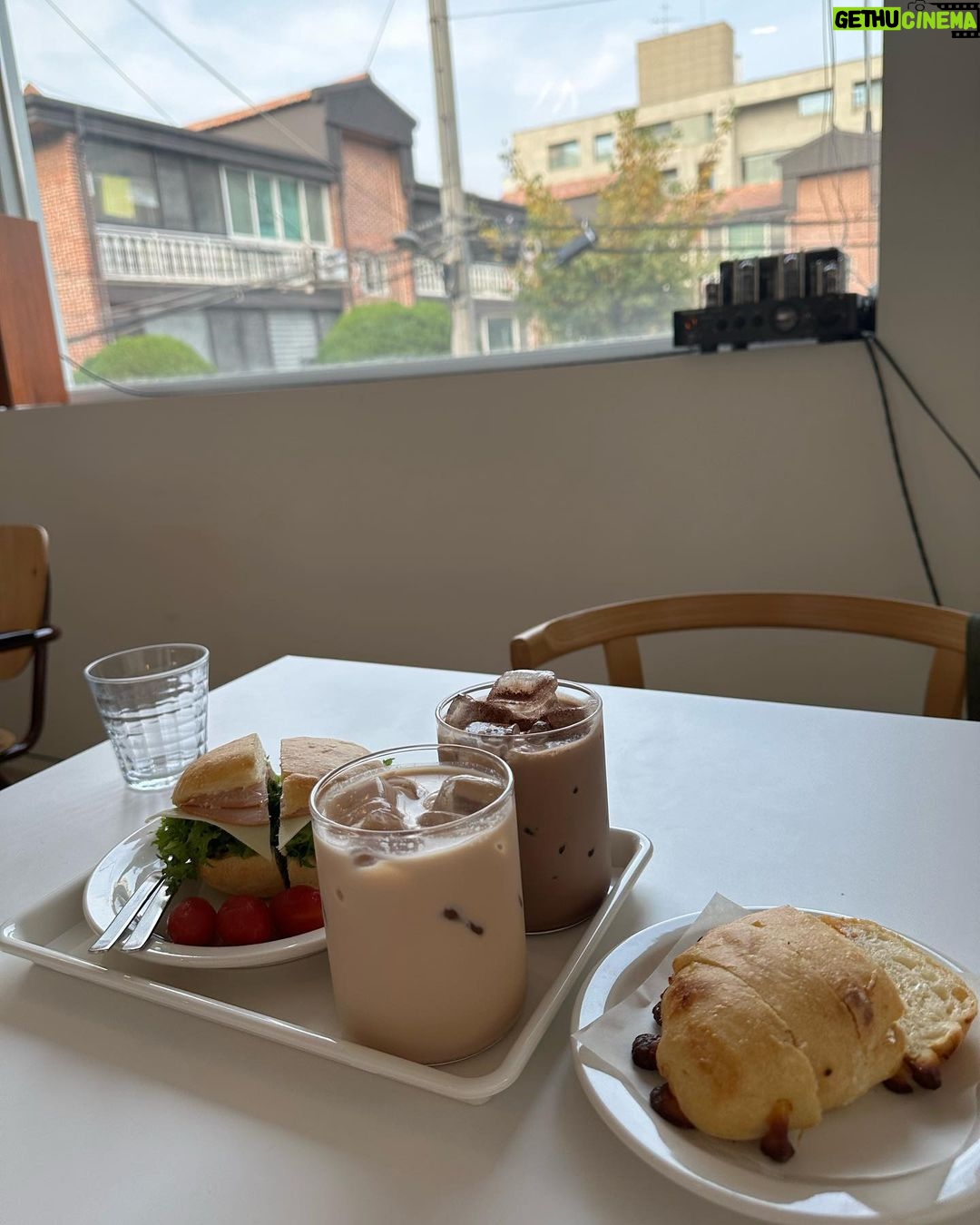 Lee Jin-ah Instagram - 재밌던 가을날 🍂🍁⭐️별이의 목소리 한번 들어보시라요 ... 🤍🥲