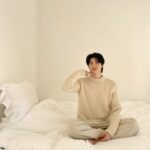 Lee Jong-suk Instagram - ONE FINE DAY [#이종석] LEE JONG SUK 2023 SEASON'S GREETINGS 겨우 나왔다😂 11/18(금) 7:00PM ~ 11/27(일) 11:59PM (KST) http://www.sound-wave.co.kr/ - #LEEJONGSUK #2023시즌그리팅 #2023seasonsgreetings
