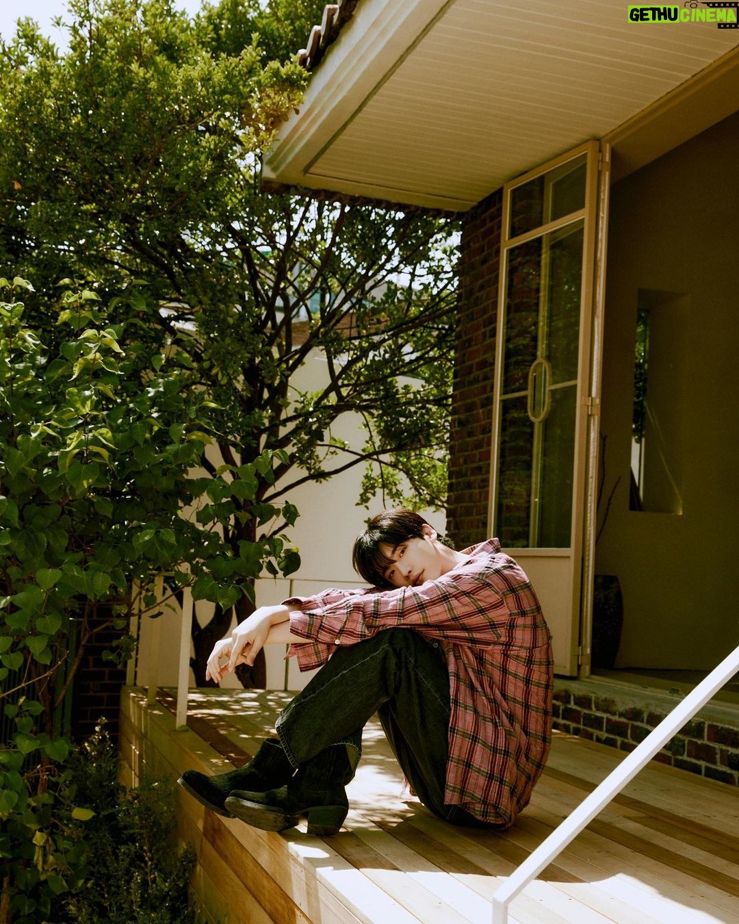 Lee Jong-suk - 4 Million Likes - 🙃🙂