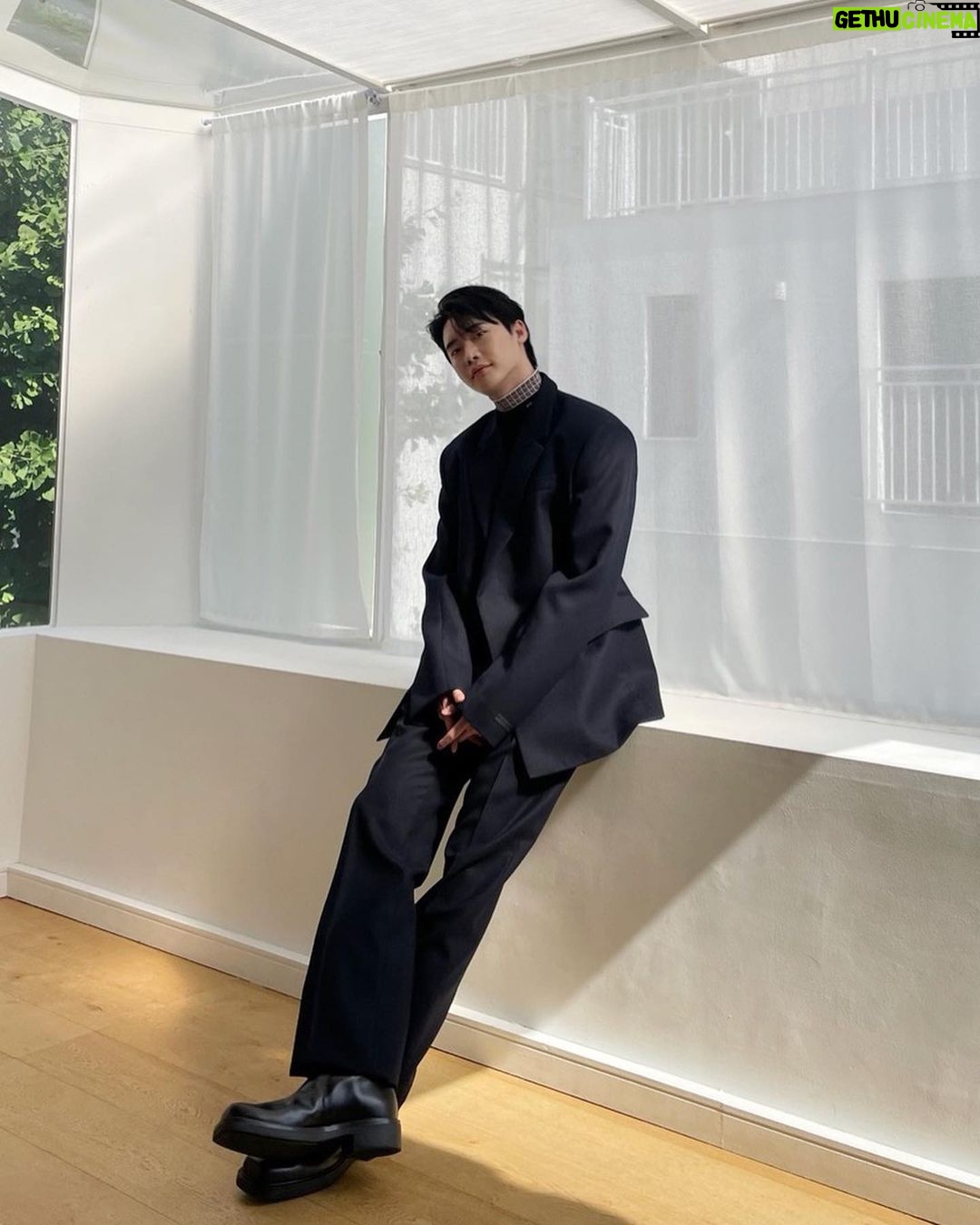 Lee Jong-suk - 3.3 Million Likes - 🐷