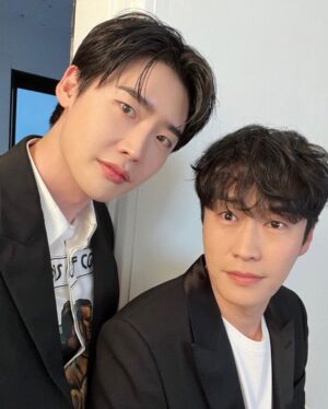 Lee Jong-suk Instagram - 😆