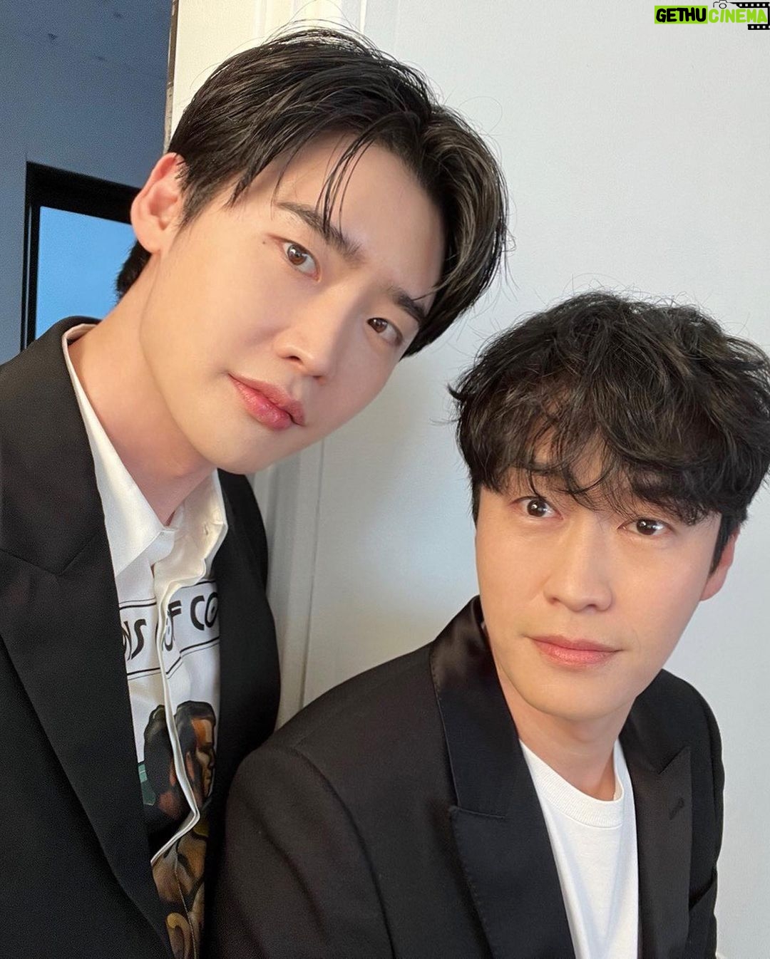 Lee Jong-suk - 3 Million Likes - 😆