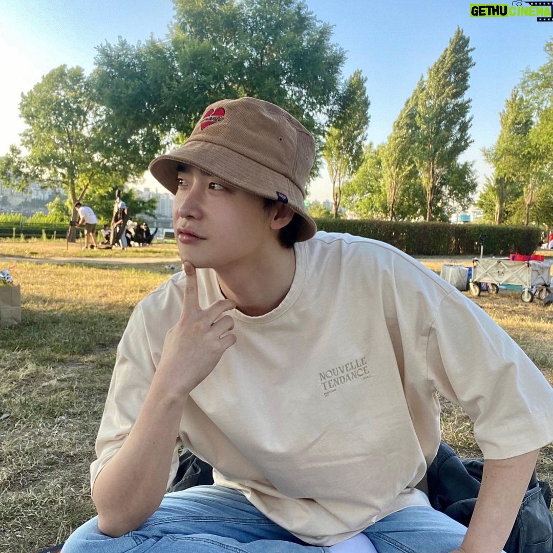 Lee Jong-suk - 3.2 Million Likes - 🌼