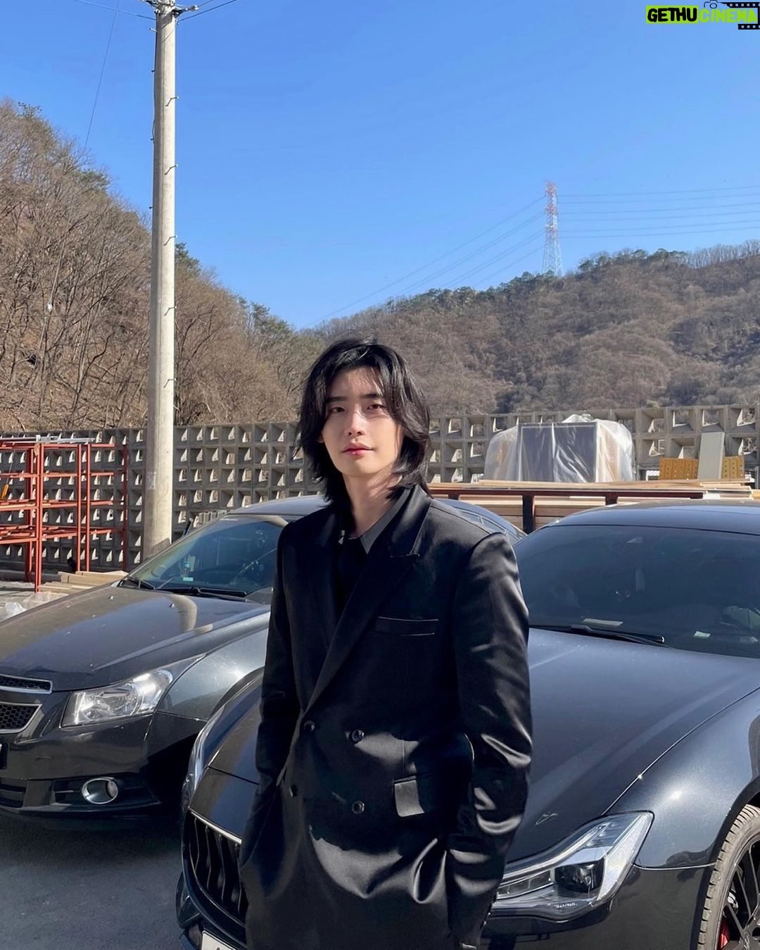 Lee Jong-suk - 3.1 Million Likes - 장발 장 이모🙍🏻♀️