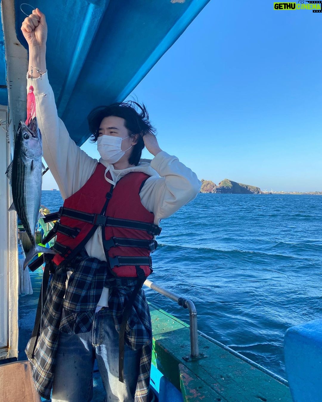 Lee Jong-suk - 3.1 Million Likes - 장발 장 이모🙍🏻♀️