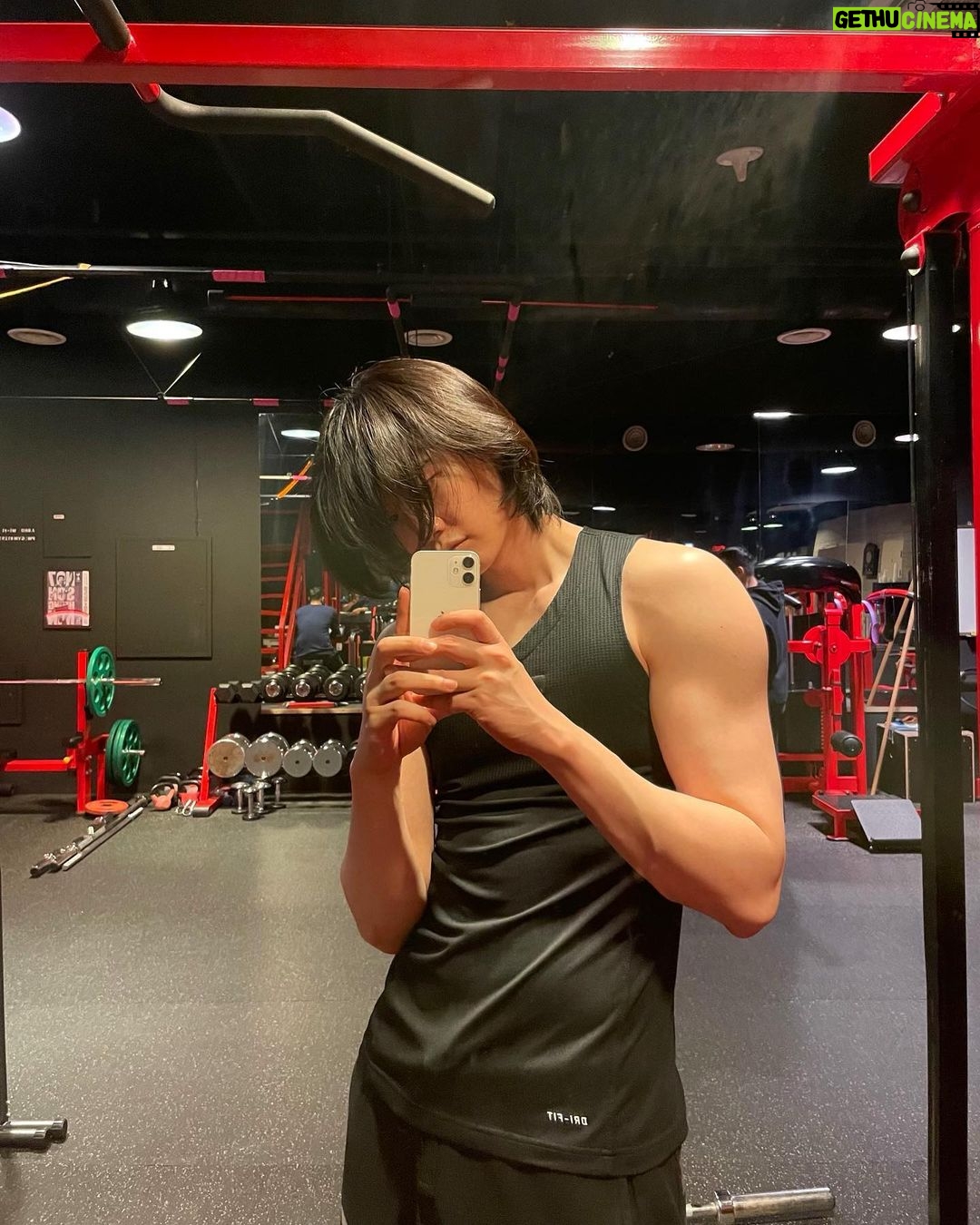 Lee Jong-suk - 2.9 Million Likes - 장발 장 🫣