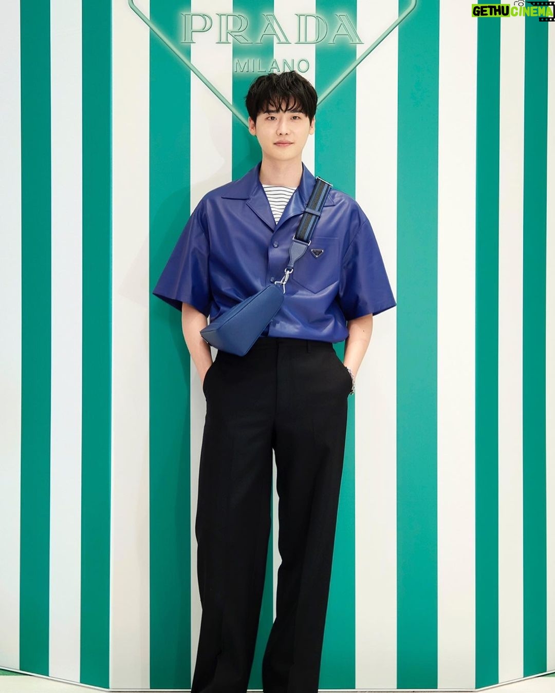 Lee Jong-suk Instagram - ππ λ§€νΉμ μΈ μ΄κ΅ λ
μ μκ°κ³Ό λΆμκΈ°μμ μκ°μ λ°μ λ
μ°½μ μΈ νκ²½μ μ΅μ€ν΄λ£¨μλΈ νμ
μ€ν μ΄ μ리μ¦μΈ νλΌλ€ νΈλ‘νΌμ½λ₯Ό μ μνλ νλμ μΈ 'ν' μΈμ΄λ‘ νλΌλ€μ μ£Όμ μκ°μ νΉμ±μ ννν©λλ€. μ¬κΈ°μ μ΄μΈλ¦¬λ λ€μν μλ₯ λ° μ‘μΈμ리 컬λ μ
μ 5μ 13μΌλΆν° 6μ 12μΌκΉμ§ λ νλ μμΈ νλΌλ€ νΈλ‘νΌμ½ νμ
μ€ν μ΄μμ λ§λμ€ μ μμ΅λλ€. @Prada #Prada #PradaTropico