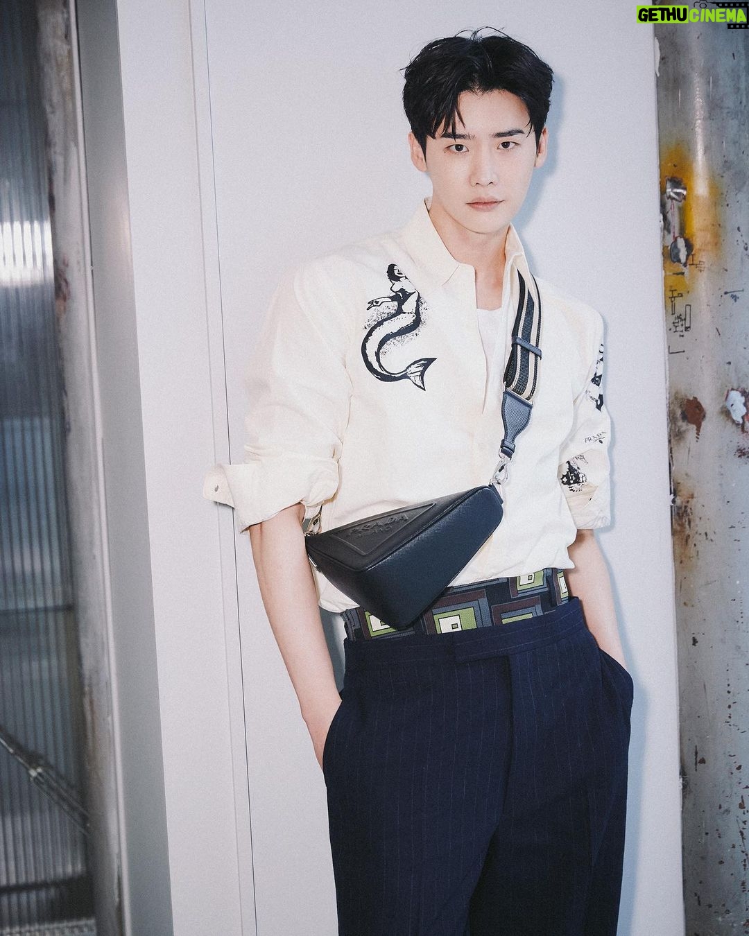 Lee Jong-suk - 3.1 Million Likes - @Prada
#PradaFW22 #PradaTriangle
-
미우치아 프라다와 라프시먼스가 함께하는 프라다 FW22 남성복 컬렉션, 2022년 1월16일 오후10시 프라다 닷컴을 통해 함께 보실 수 있습니다.