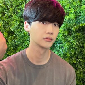 Lee Jong-suk Instagram - 😊