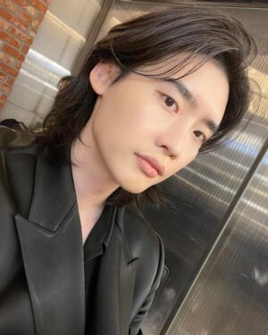 Lee Jong-suk Instagram - 😃