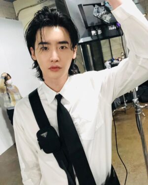 Lee Jong-suk Instagram - 😆
