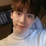 Lee Jong-suk Instagram - 😁