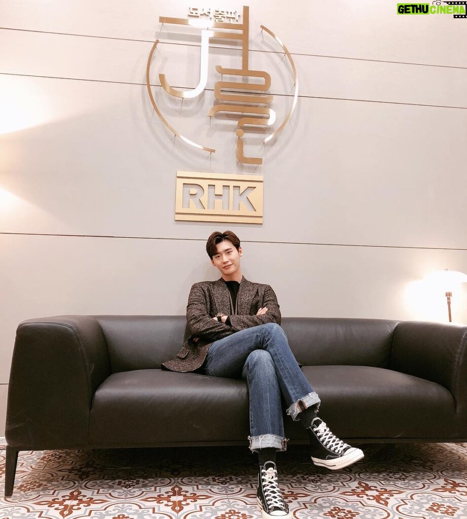 Lee Jong-suk Instagram - #로맨스는별책부록