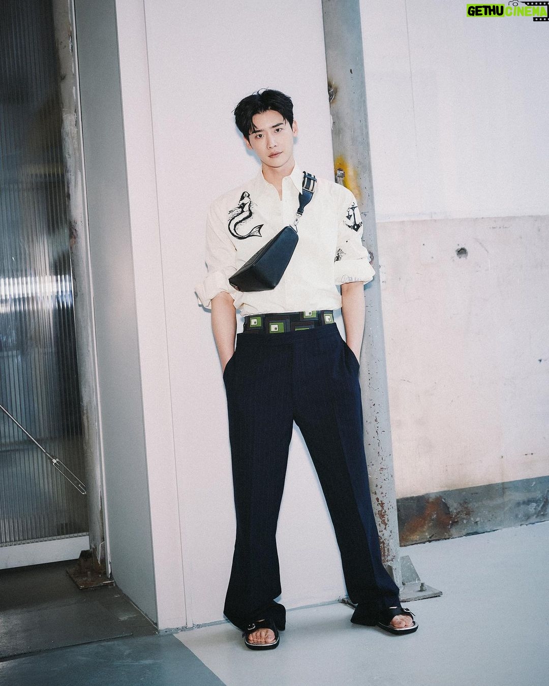 Lee Jong-suk - 3.1 Million Likes - @Prada
#PradaFW22 #PradaTriangle
-
미우치아 프라다와 라프시먼스가 함께하는 프라다 FW22 남성복 컬렉션, 2022년 1월16일 오후10시 프라다 닷컴을 통해 함께 보실 수 있습니다.