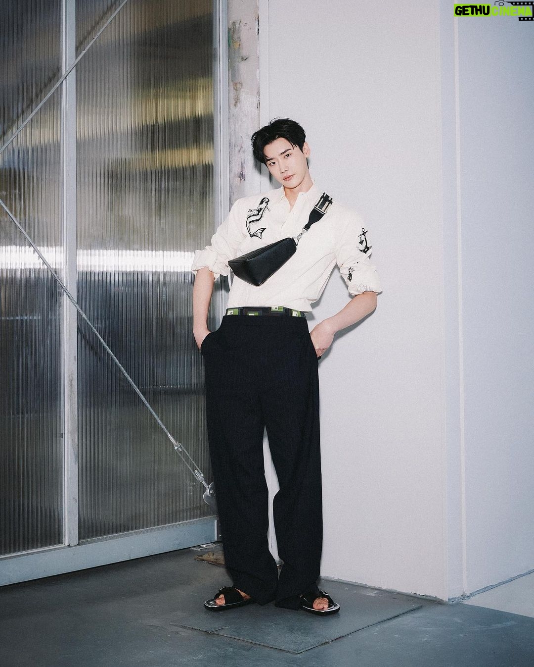 Lee Jong-suk - 3.1 Million Likes - @Prada
#PradaFW22 #PradaTriangle
-
미우치아 프라다와 라프시먼스가 함께하는 프라다 FW22 남성복 컬렉션, 2022년 1월16일 오후10시 프라다 닷컴을 통해 함께 보실 수 있습니다.
