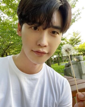 Lee Jong-suk Instagram - 시간이 벌써..!? 🌼