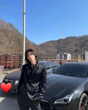 Lee Jong-suk Instagram - 😃