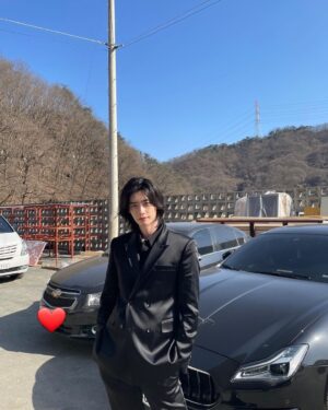 Lee Jong-suk Instagram - 😃