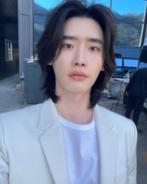Lee Jong-suk Instagram - 👩🏻