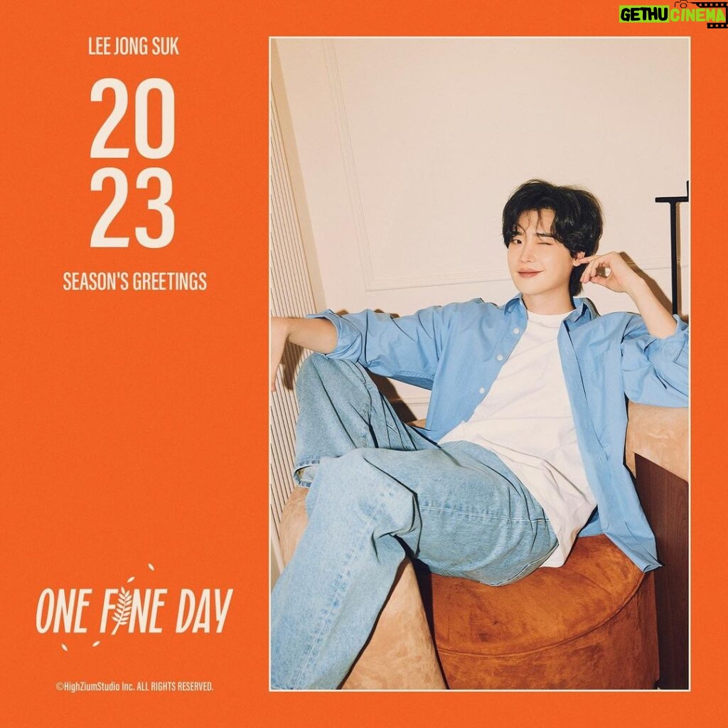 Lee Jong-suk Instagram - ONE FINE DAY [#이종석] LEE JONG SUK 2023 SEASON'S GREETINGS 겨우 나왔다😂 11/18(금) 7:00PM ~ 11/27(일) 11:59PM (KST) http://www.sound-wave.co.kr/ - #LEEJONGSUK #2023시즌그리팅 #2023seasonsgreetings