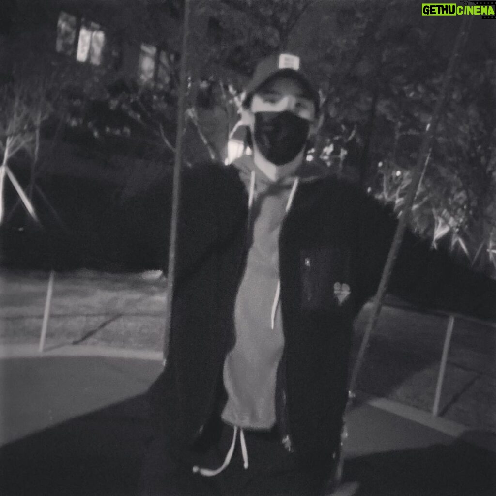 Lee Jong-suk Instagram - 다녀왔습니다🙋‍♂️🥺
