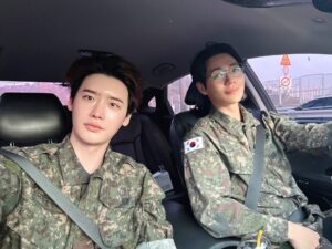 Lee Jong-suk Instagram - #K예비군 출퇴근길 
😊🙂😶🫠😴