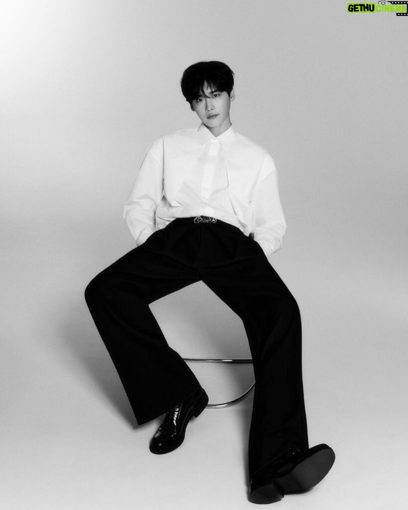 Lee Jong-suk Instagram - 2024 잘 시작했나요?😆 #profile #에이스팩토리