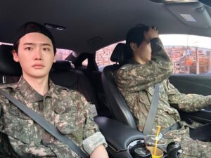 Lee Jong-suk Instagram - #K예비군 출퇴근길 
😊🙂😶🫠😴