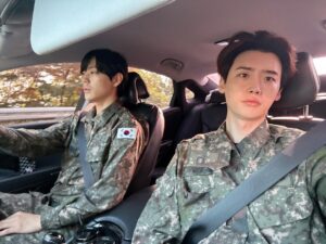 Lee Jong-suk Instagram - #K예비군 출퇴근길 
😊🙂😶🫠😴