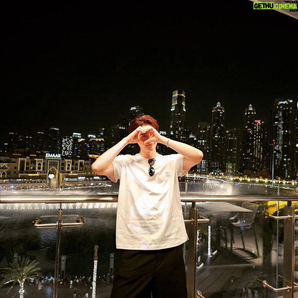 Lee Jong-suk Instagram - 넘 멋져..🙊 #dubai
