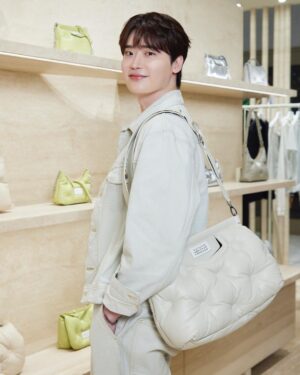 Lee Jong-suk Instagram - ✨안뇽🥳

 #MaisonMargiela #메종마르지엘라
#광고