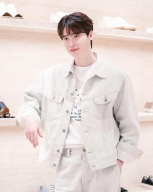Lee Jong-suk Instagram - ✨안뇽🥳

 #MaisonMargiela #메종마르지엘라
#광고
