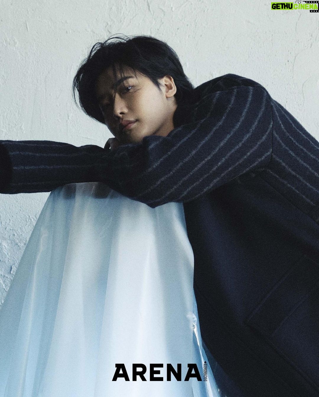 Lee Jong-suk Instagram - 12월 #arenakorea #giorgioarmani
