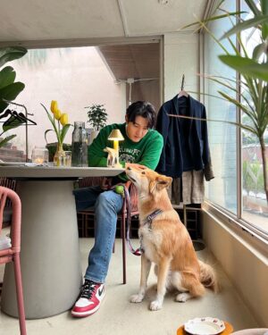 Lee Ki-woo Instagram - 🦊🙋🏻‍♂️
Family!! 

#사지마세요입양하세요 
#adoptdontshop 
#oneandonly
#포인핸드