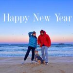 Lee Ki-woo Instagram - ❄️Happy New Year ❄️ 모두모두 건강하게 행복하게 2023년 새해 복 한가득 받으세요!! 테디네 삼총사 2023년도 신나게 레츠꼬우!!! 받은만큼 나눌 줄 아는 한 해로 만들어 보자!!🙋🏻‍♂️ #기우리 #테디네 #letsgo2023 #happynewyear #family #bettertogether