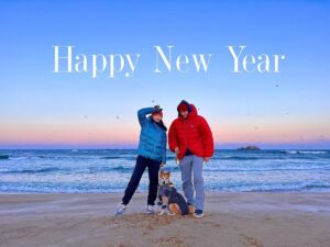 Lee Ki-woo Instagram - ❄️Happy New Year ❄️
모두모두 건강하게 행복하게 
2023년 새해 복 한가득 받으세요!!

테디네 삼총사 2023년도 신나게 레츠꼬우!!!

받은만큼 나눌 줄 아는 한 해로 만들어 보자!!🙋🏻‍♂️

#기우리 #테디네 #letsgo2023
#happynewyear 
#family #bettertogether