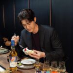 Lee Ki-woo Instagram - (광고) 한정판 위스키 컬렉션인 2022 스페셜 릴리즈의 출시 소식을 듣고 한우 코스요리와 함께 즐길 수 있는 도산회관에서 특별한 시간 보내고 왔습니다~ 다양한 개성을 자랑하는 총 8종의 싱글 몰트, 싱글 그레인 위스키를 모두 맛보았는데.. 그중에서도 탈리스커 11년은 탈리스커 앰버서더로서 익숙한 풍미를 기억하는 제게도 전에 없던 강렬한 인상을 심어주네요! 특히 2022 스페셜 릴리즈 컬렉션은 8종 모두 물을 한 방울도 섞지 않은 캐스크 스트렝스 제품이라 그런지 각자의 풍미가 뚜렷하게 와닿더라구요~ 👍🏼 QR코드를 스캔하니 신기하게도 위스키에 대한 정보와 함께 전설 속 일러스트들이 생생하게 살아 움직여요!! 맛있는 음식과 고급스러운 페어링으로 간만에 프리미엄 한껏 충전하고 돌아왔습니다!! 제가 즐긴 스페셜 릴리즈 페어링 코스는 캐치테이블을 통해 한 달간 예약 가능합니다 🙋🏻‍♂️ Please Drink Responsibly 본 콘텐츠는 디아지오코리아로부터 소정의 원고료를 제공받아 작성되었습니다. #specialreleases2022 #2022스페셜릴리즈 #탈리스커앰버서더 #위스키 #도산회관 #탈리스커 #싱글톤 #카메론브리지 #몰트락 #카듀 #오반 #라가불린 #클라이넬리쉬