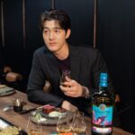 Lee Ki-woo Instagram - (광고) 한정판 위스키 컬렉션인 2022 스페셜 릴리즈의 출시 소식을 듣고 한우 코스요리와 함께 즐길 수 있는 도산회관에서 특별한 시간 보내고 왔습니다~ 다양한 개성을 자랑하는 총 8종의 싱글 몰트, 싱글 그레인 위스키를 모두 맛보았는데.. 그중에서도 탈리스커 11년은 탈리스커 앰버서더로서 익숙한 풍미를 기억하는 제게도 전에 없던 강렬한 인상을 심어주네요! 특히 2022 스페셜 릴리즈 컬렉션은 8종 모두 물을 한 방울도 섞지 않은 캐스크 스트렝스 제품이라 그런지 각자의 풍미가 뚜렷하게 와닿더라구요~ 👍🏼 QR코드를 스캔하니 신기하게도 위스키에 대한 정보와 함께 전설 속 일러스트들이 생생하게 살아 움직여요!! 맛있는 음식과 고급스러운 페어링으로 간만에 프리미엄 한껏 충전하고 돌아왔습니다!! 제가 즐긴 스페셜 릴리즈 페어링 코스는 캐치테이블을 통해 한 달간 예약 가능합니다 🙋🏻‍♂️ Please Drink Responsibly 본 콘텐츠는 디아지오코리아로부터 소정의 원고료를 제공받아 작성되었습니다. #specialreleases2022 #2022스페셜릴리즈 #탈리스커앰버서더 #위스키 #도산회관 #탈리스커 #싱글톤 #카메론브리지 #몰트락 #카듀 #오반 #라가불린 #클라이넬리쉬